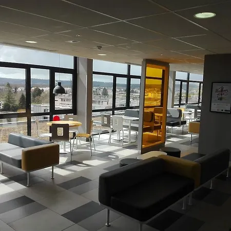 アパートホテル Tulip Residences 3*